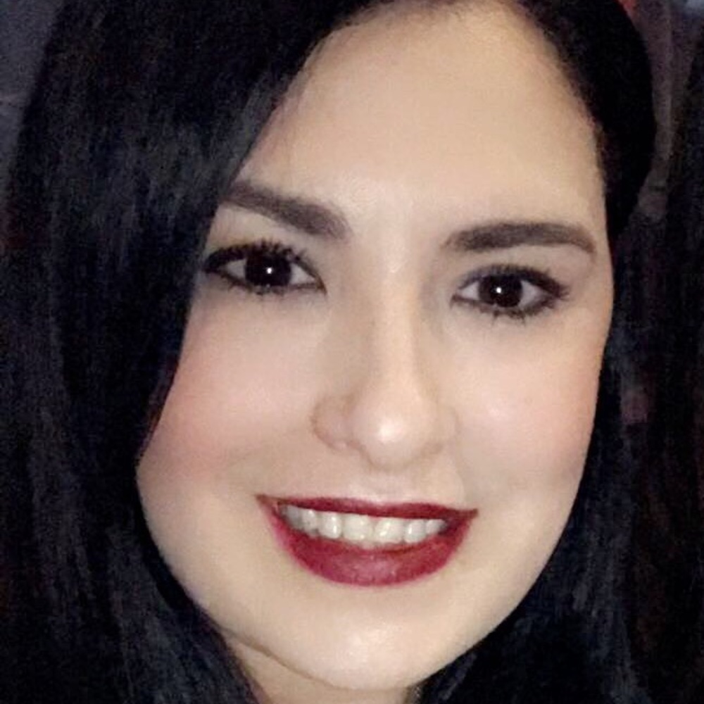 Meet your Posher, Adriana